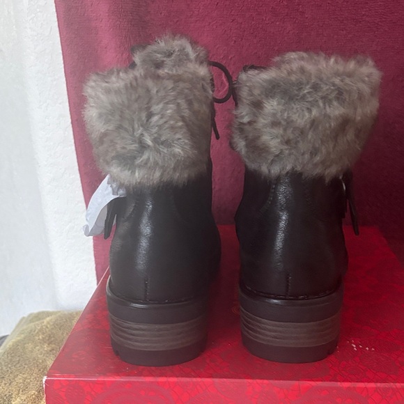 Carlos by Carlos Santana Black Fur-Lined Winter Boots - Picture 6 of 7